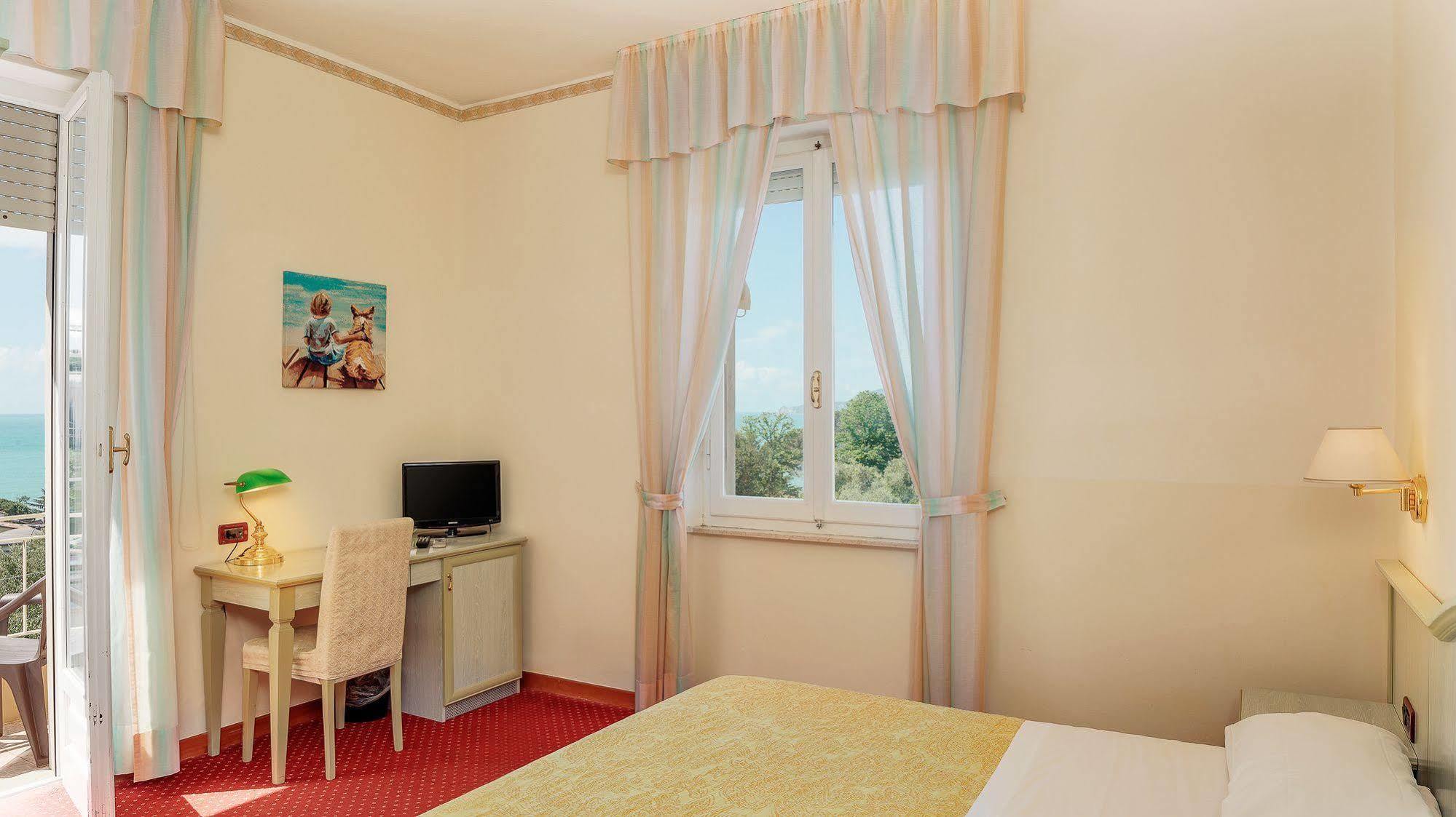 Hotel Rosa Dei Venti Lerici Esterno foto